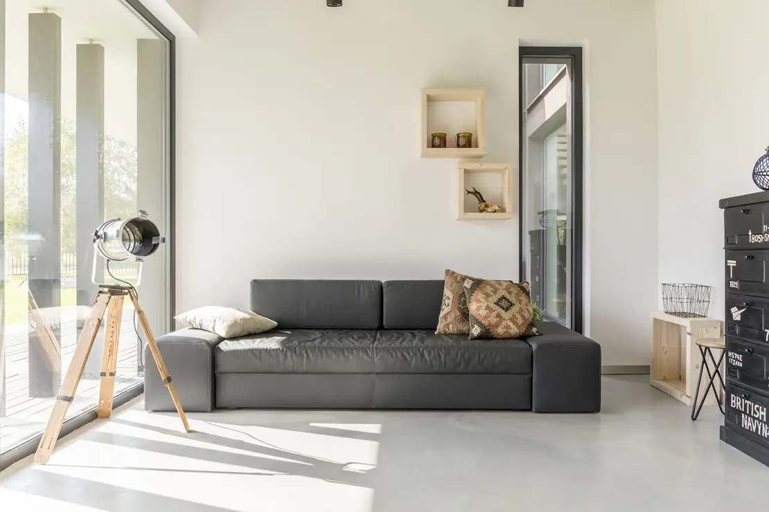 Sala contemporánea con piso de microcemento. Sala contemporánea con piso de microcemento.